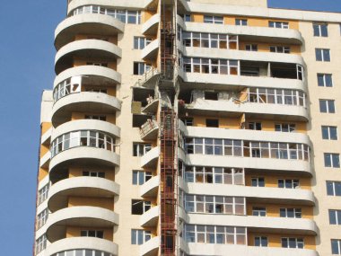 A tall building damaged by an explosion. A tall residential building damaged by a Russian missile photo. Russian-Ukrainian war. Kharkov, Ukraine 04.02.2023