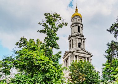 Kharkiv, Ukrayna 'daki Varsayım ya da Dormition Katedrali. Harkiv şehrinin ana Ortodoks kilisesidir. Kharkiv, Ukrayna.
