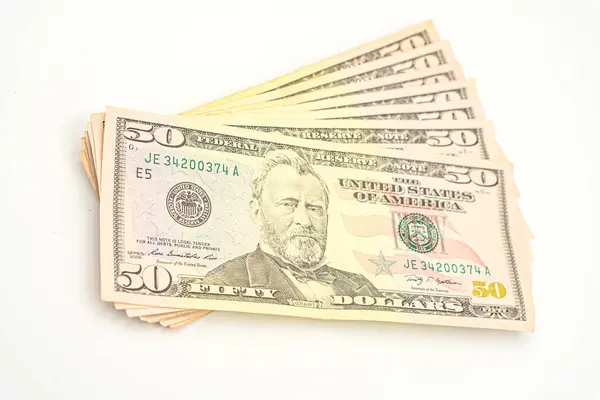 50ドル紙幣は白い背景に置き換えられた 50ドル札 アメリカの現金の概念 アメリカの紙幣 現金循環 マネー両替の通貨を備えたブライベリー — ストック写真