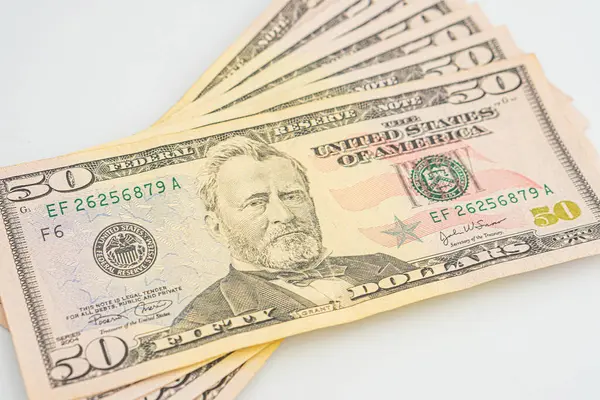 50ドル紙幣は白い背景に置き換えられた 50ドル札 アメリカの現金の概念 アメリカの紙幣 現金循環 マネー両替の通貨を備えたブライベリー — ストック写真