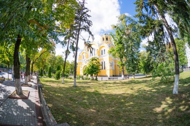 St. Volodymyr Katedrali Kiev 'in merkezindedir. Şehrin en büyük simgelerinden ve Ukrayna Ortodoks Kilisesi 'nin ana katedrali olan Kiev Patriarşisi' dir. KIEV, UKRAINE 08-04-2024.
