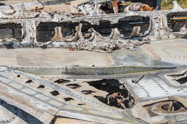 Çarpışan savaş uçağı, Ukrayna savaş jeti hala duruyor. Çarpışan bir Rus-Ukrayna savaş uçağının kalıntıları. Uçak kazasının detayları..