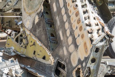 Çarpışan savaş uçağı, Ukrayna savaş jeti hala duruyor. Çarpışan bir Rus-Ukrayna savaş uçağının kalıntıları. Uçak kazasının detayları..