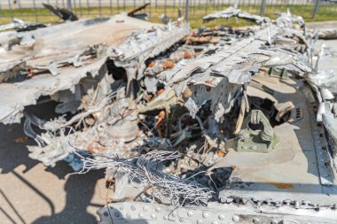 Çarpışan savaş uçağı, Ukrayna savaş jeti hala duruyor. Çarpışan bir Rus-Ukrayna savaş uçağının kalıntıları. Uçak kazasının detayları..