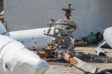 Ukrayna askeri helikopterinin pervanesi. Modern bir helikopter pervane ve motoru detaylandırır. Helikopter pervanesi. Helikopterin pervaneleri, helikopter pervanesinin parçaları..