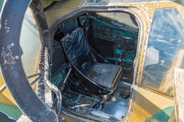 Askeri helikopter yarı Rus-Ukrayna savaşı. Askeri haki rengi var. Metal silahlar. Ukrayna için silah teçhizatı. Havacılık ve rotorcraft. Nakliye ve hava taşımacılığı. Askeri endüstri. Uç ve uç