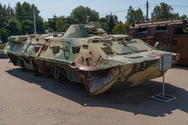 Yakalanan Rus BTR-80 amfibik zırhlı personel taşıyıcı APC İkinci Dünya Savaşı 'nda Ukrayna Tarihi Müzesi' nde sergilendi. Kyiv, Ukrayna 10-29-2024.