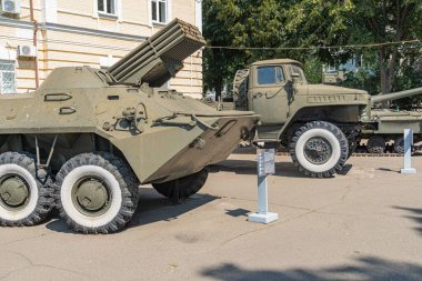 Yakalanan Rus BTR-80 amfibik zırhlı personel taşıyıcı APC İkinci Dünya Savaşı 'nda Ukrayna Tarihi Müzesi' nde sergilendi. Kyiv, Ukrayna 10-29-2024.