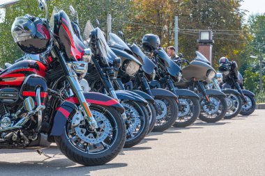 Harley Davidson kulübü Kiev 'de toplanıyor. Birçok motosiklet ve motorcu Ukrayna 'da motosiklet sezonunun başlangıcını kutluyor. Kyiv, Ukrayna 10-29-2024.
