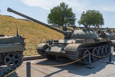 Ukrayna savaşında Ukrayna tankları. Ukrayna tankı, Ukrayna için silahlar. Rus-Ukrayna savaşı için silah tedariği. İkinci Dünya Savaşı 'nın arşiv silahları Kyiv, Ukrayna 10-29-2024.