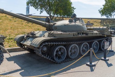 Ukrayna savaşında Ukrayna tankları. Ukrayna tankı, Ukrayna için silahlar. Rus-Ukrayna savaşı için silah tedariği. İkinci Dünya Savaşı 'nın arşiv silahları Kyiv, Ukrayna 10-29-2024.