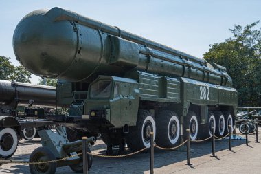 Kıtalararası balistik füzeler. rsd 10. Ukrayna için füze silahları. Katı yakıtlı, iki aşamalı, orta menzilli füze 15Zh45 Kiev, Ukrayna 10-29-2024.