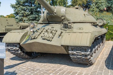 Ukrayna savaşında Ukrayna tankları. Ukrayna tankı, Ukrayna için silahlar. Rus-Ukrayna savaşı için silah tedariği. İkinci Dünya Savaşı 'nın arşiv silahları Kyiv, Ukrayna 10-29-2024.