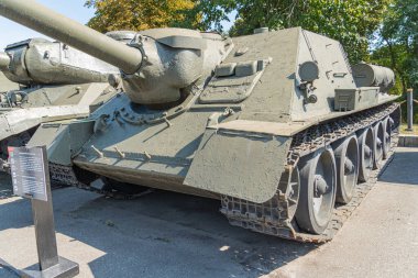 Ukrayna savaşında Ukrayna tankları. Ukrayna tankı, Ukrayna için silahlar. Rus-Ukrayna savaşı için silah tedariği. İkinci Dünya Savaşı 'nın arşiv silahları Kyiv, Ukrayna 10-29-2024.