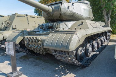 Ukrayna savaşında Ukrayna tankları. Ukrayna tankı, Ukrayna için silahlar. Rus-Ukrayna savaşı için silah tedariği. İkinci Dünya Savaşı 'nın arşiv silahları Kyiv, Ukrayna 10-29-2024.