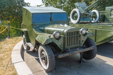 Ukrayna muharebesinde kullanılan klasik Ukrayna tankları. Ukrayna 'nın eski tankı, Ukrayna için silahlar. Rus-Ukrayna savaşı için silah tedariği. Silah Müzesi Kiev, Ukrayna 10-29-2024.