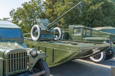 Ukrayna muharebesinde kullanılan klasik Ukrayna tankları. Ukrayna 'nın eski tankı, Ukrayna için silahlar. Rus-Ukrayna savaşı için silah tedariği. Silah Müzesi Kiev, Ukrayna 10-29-2024.