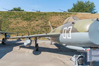 Ukrayna muharebesinde kullanılan klasik Ukrayna tankları. Ukrayna 'nın eski uçağı, Ukrayna için silahlar. Rus-Ukrayna savaşı için silah tedariği. Silah Müzesi Kiev, Ukrayna 10-29-2024.