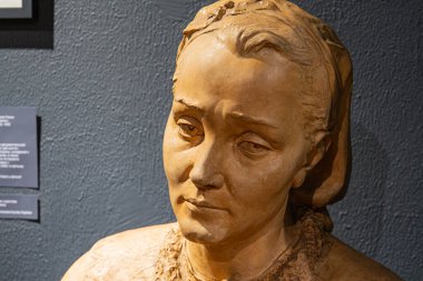 Bir müze dekorunda sergilenen Ukrayna, Kırım veya antik Yunan kökenli olması muhtemel tarihi şahıslar baskınlar iyi bir işçiliği işaret ediyor ve Ukrayna, İntr Kyiv, 03-01-2025