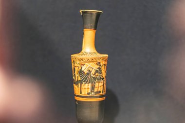 Resim eski bir Furanda 'yı gösteriyor, Heraldik tasarımlı bir Yunan eseri bu antik eserin Kırım kültürü ile bağlantıları var ve ilk çay çekirdeklerinde, Kyiv, Ukrayna 03-01-2025 ülkelerinde bulunuyor.