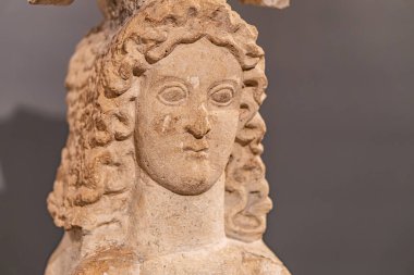 Bu resim ilk Zagalich kültürünün benzersiz bir yönünü simgesel temsiller yoluyla kültürler arasındaki diyaloğu gözler önüne seriyor. Askeri kahraman Kyiv, Ukrayna 03-01-2025