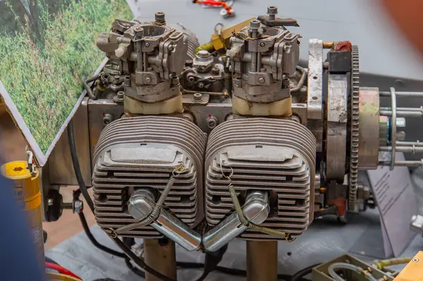 Rus-Ukrayna çatışma bağlamında askeri bir cihazın parçası olma potansiyeli olan karmaşık bir silah sistemi bileşeni analiz ediliyor. Ukrayna, 08-24-2024