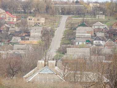 Büyük bir depo ve küçük evler bulunan kırsal ya da banliyö bölgesi görüntüsü, soğuk iklimler ve olası ekonomik Kostiantynivka, Ukrayna, 01-15-2013