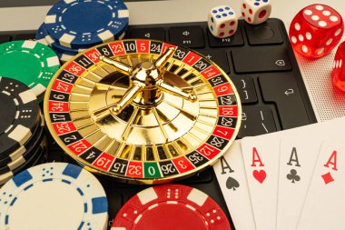 Rulet, kumar, zar ve fiş oynanan, oyun, eğlence ve online kumarhaneler için heyecan verici bir kumarhane sahnesi.