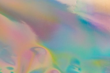 Akıcı, enerjik ve sanatsal cazibesi nedeniyle pazarlama ve reklam kampanyaları için uygun, petrol veya su dalgalanmalarına benzeyen canlı renk spektrumuna sahip soyut bir tasarım.