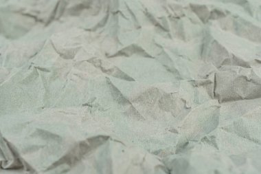 Yetersiz berraklığa sahip görüntü, bulanıklık nedeniyle belirsiz bir gri-kahverengi yüzey gösteriyor, bunu pazarlama reklamları için zor kılıyor