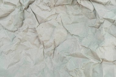 Resim, zorlukları ve karmaşıklıkları sembolize eden, esnekliği ve tasarım basitliğini vurgulayan buruşuk, dokulu bir kağıt gösteriyor.