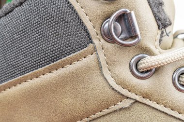 Metalik göz ve bağcıklı yüksek kaliteli deri ayakkabılar, pazarlama malzemeleri için uygun dayanıklılık ve stili vurguluyor ya da açık hava tutkunlarını, maceracıları ya da...