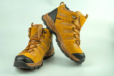 İyi kavrama tabanlı sağlam yürüyüş botları, açık hava aktiviteleri ve engebeli arazi dayanıklı ve işlevsel renk şeması için tasarlanmış