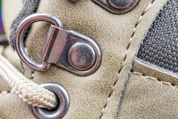 Metal donanım dantel ilmikleri, göz bebekleri, kancalar, görüntülerin dayanıklılığı ve işlevselliği reklam ayakkabıları kalitesine uygun yüksek çözünürlüklü yürüyüş botu kapağı.