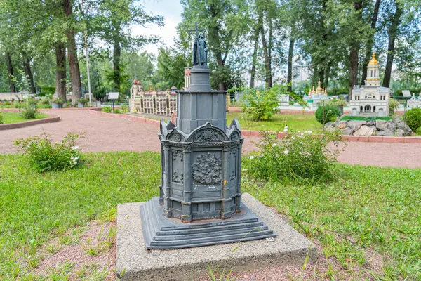 Büyük Vladimir. Karmaşık detaylarla süslenmiş, tarihsel olarak kayda değer, bağımsız bir yapı. Kyiv, Ukrayna 06-11-2024