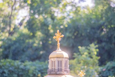 Minyatür bir mimari model, kubbeye benzer bir çatı, klasik stil, balkon, çoklu rüzgar Kyiv, Ukrayna 06-11-2024 sütunlarını anımsatan karmaşık ayrıntılar ve dizayn uyumunu sergiliyor.