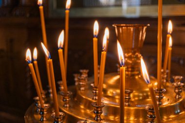 Kyiv, Ukrayna 'da romantik bir akşam yemeği, 03-29-2025 gibi etkinlikler için samimi ve davetkar bir ortam izlenimi uyandırıyor.
