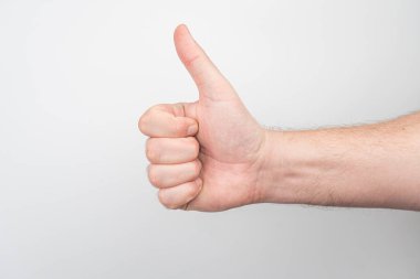 Kas yapıcı, beyaz bir kol işaret parmağı ile yukarı doğru uzanır, bir numara ya da birincilik işareti gösterir. Arka plan, ışık ve nötr bir renk dostudur.