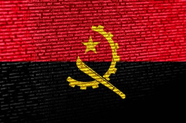 Teknik arkaplanda Angola bayrağı olan dijital bir kavram. Angola, siber güvenlik, programlama ve dijital egemenlik bağlamında. Angola 'daki site gelişiminin sembolik görüntüsü.