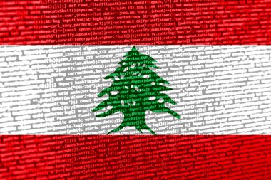 Teknoloji arka planında Lübnan bayrağı olan dijital bir kavram. Siber güvenlik, programlama ve dijital egemenlik bağlamında Lübnan. Lübnan 'daki site geliştirmenin sembolik görüntüsü.