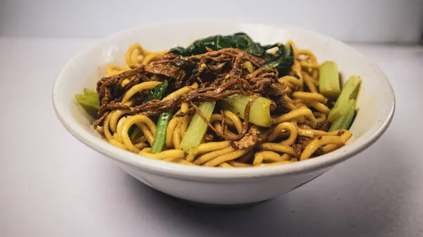 Tavuklu erişte mi, mie ayam mı? Endonezya 'da popüler sokak yemekleri