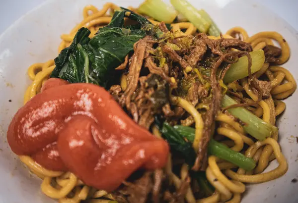 Tavuklu erişte mi, mie ayam mı? Endonezya 'da popüler sokak yemekleri