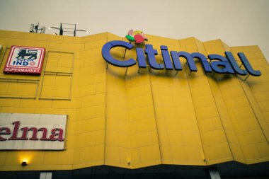 Sukabumi, Endonezya - 14 Ocak 2024: Citymall Sukabumi City öğleden sonra. Sukabumi şehrindeki süpermarket