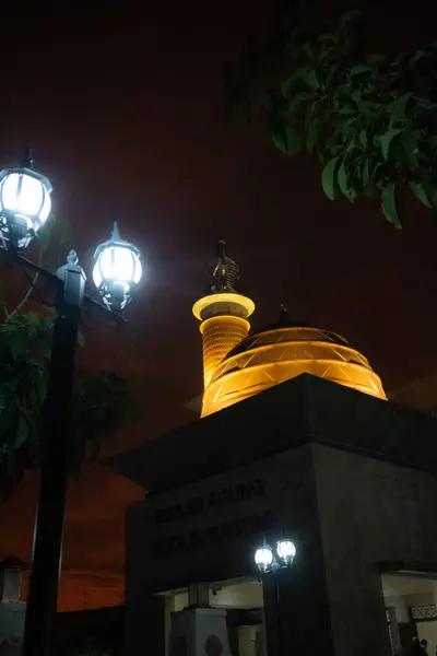 Sukabumi, Endonezya - 14 Ocak 2024: Sukabumi şehir büyük camisi veya akşam vakti mescidi agung kota sukabumi