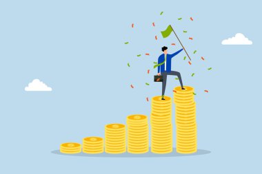 Finansal başarı, başarılı girişimci para yığınının üzerinde zafer bayrağı sallıyor.. 