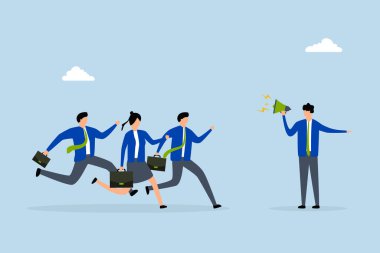 Hoparlörlü girişimci, iş arkadaşlarına doğru yönde ilerleme talimatı veriyor.. 