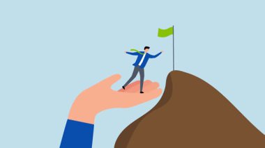 İş adamının 4k animasyonu, zirve hedefi bayrağına ulaşmak için muazzam bir destek eli üzerinde duruyor.