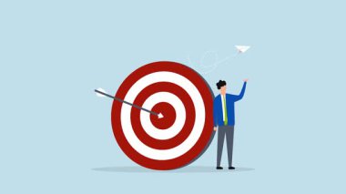 İş hedefi: Kesin girişimcinin 4k animasyonu okçuluk hedefi üzerine ok darbesi ile pozlar.