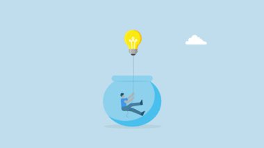 İş adamı, hapisteki akvaryumdan kaçmak için ampulden ipliğe tırmanıyor..