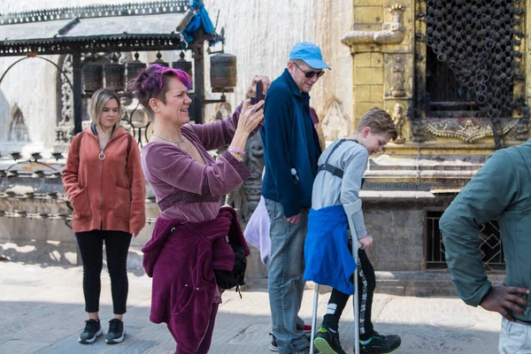 Katmandu Nepal Nisan 2022 Turistler Katmandu Nun Yukarısındaki Antik Swayambhunath — Stok fotoğraf